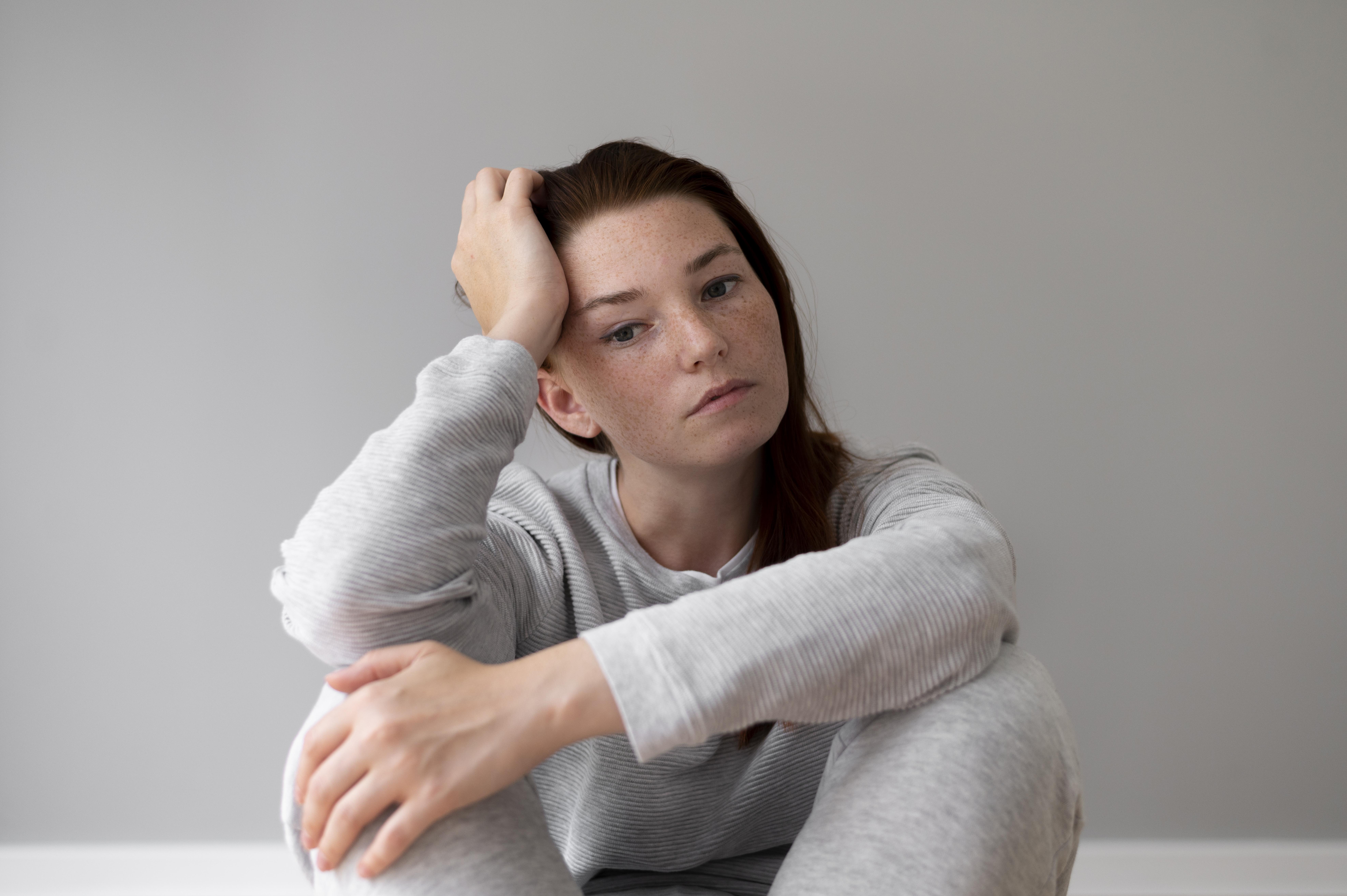 Vous souffrez d’anxiété sociale ? Voici les 10 causes cachées